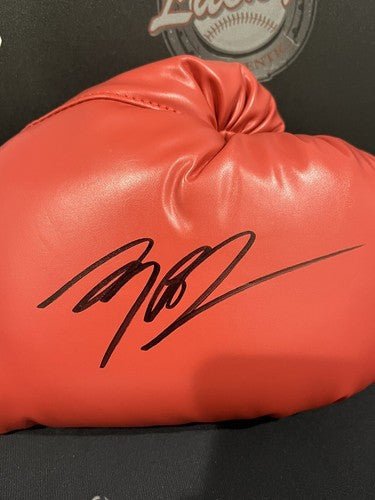 Michael B. Jordan Signed Auto Red Everlast Boxing Glove Beckett Witness BAS COA