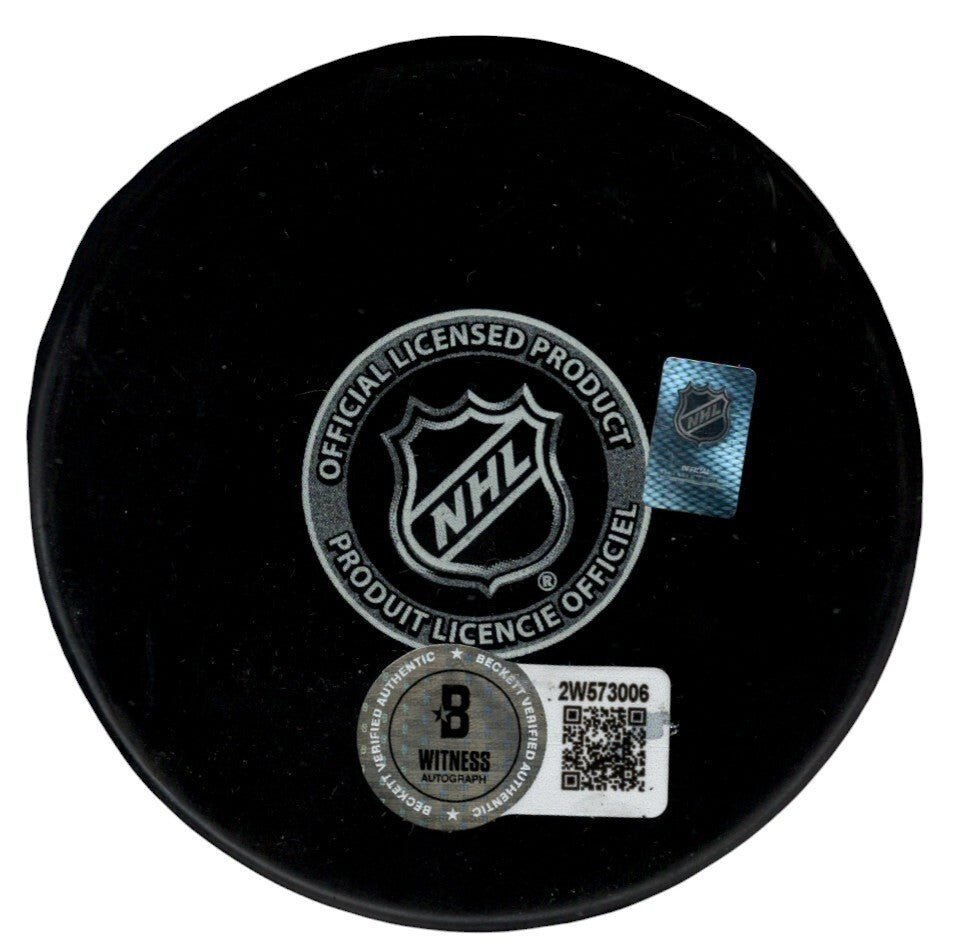 Bryan Trottier Signed Islanders Puck w/ HOF 97 Beckett Witness BAS COA