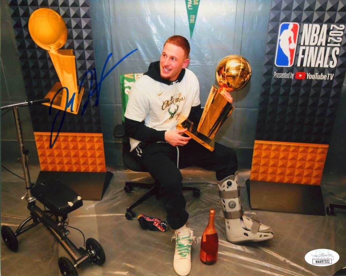 Donte DiVincenzo Signed Autographed Bucks Finals 8x10 Photo JSA Witness COA #4