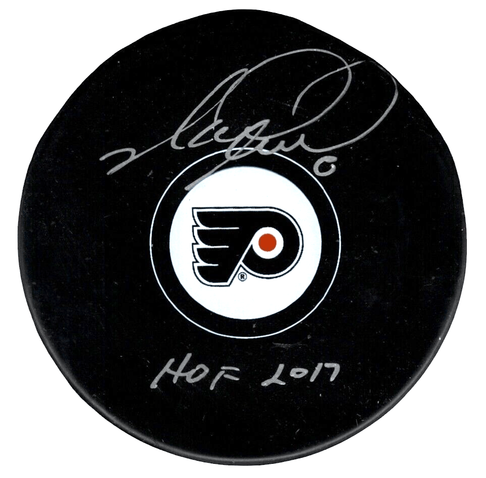 Mark Recchi Signed Philadelphia Flyers Puck w/ HOF 2017 JSA COA