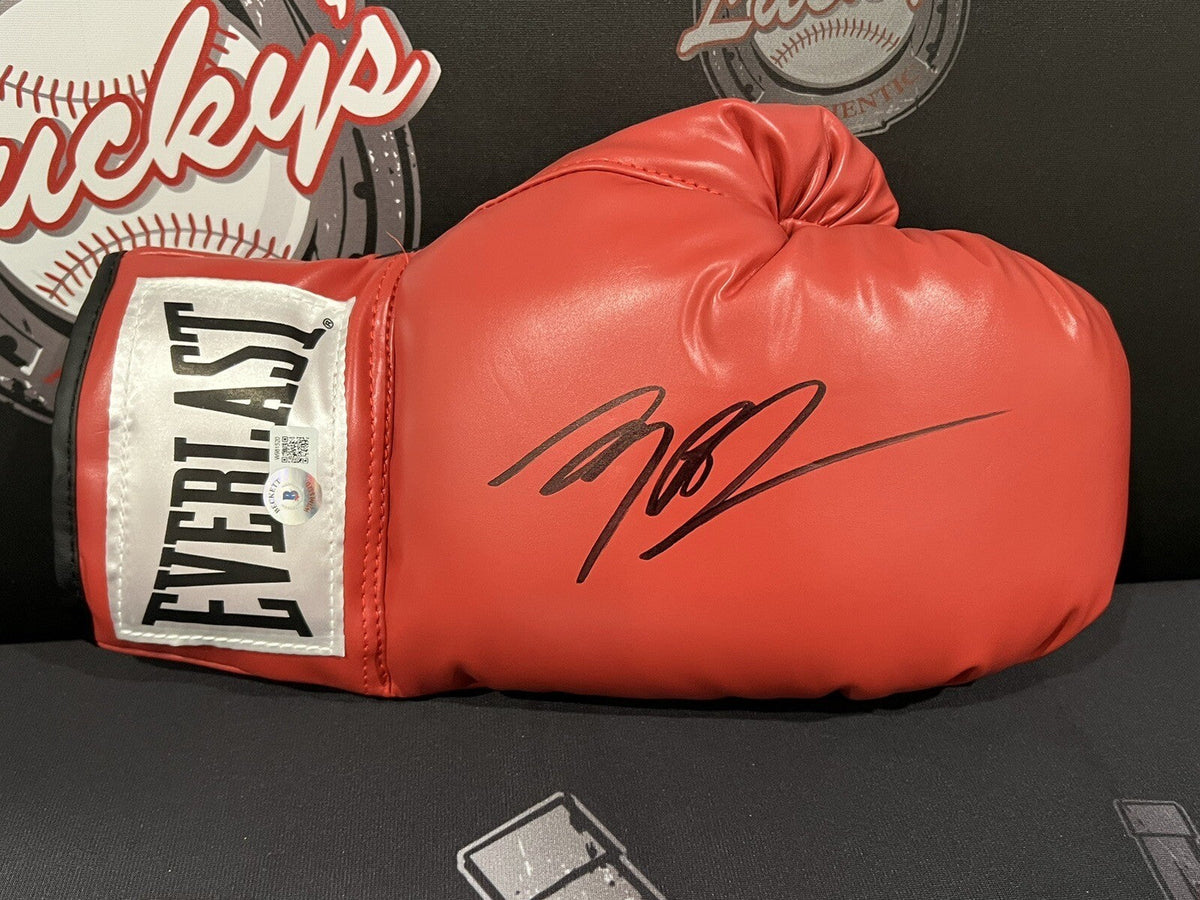 Michael B. Jordan Signed Auto Red Everlast Boxing Glove Beckett Witness BAS COA