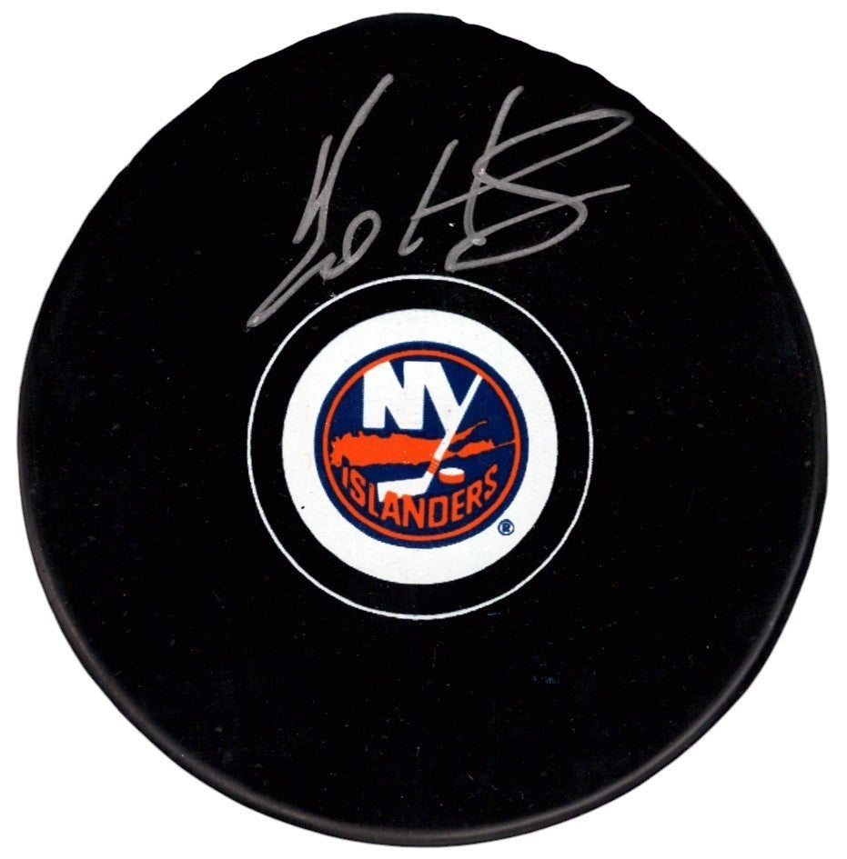 Bo Horvat Signed New York Islanders Logo Puck Beckett Witness BAS COA
