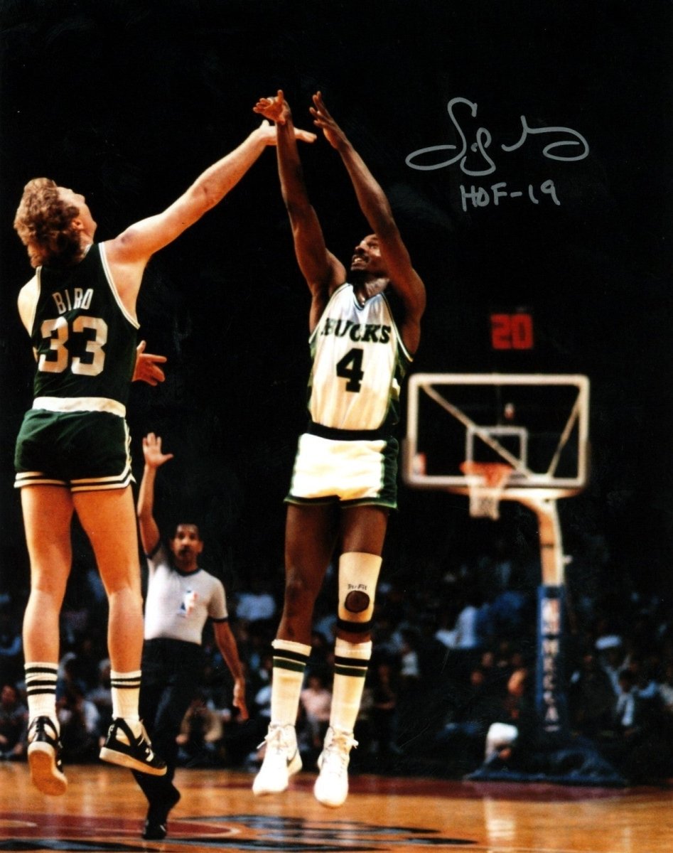 Sidney Moncrief Signed Autographed Milwaukee Bucks 8x10 w/ HOF 19 LSCM COA